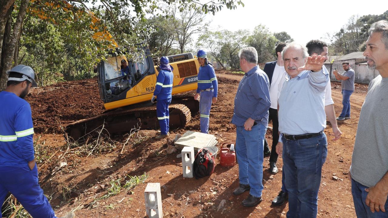 Prefeito Renato Silva determina instalação de lago no Ecopark Floresta Prefeito Renato Silva determina instalação de lago no Ecopark Floresta