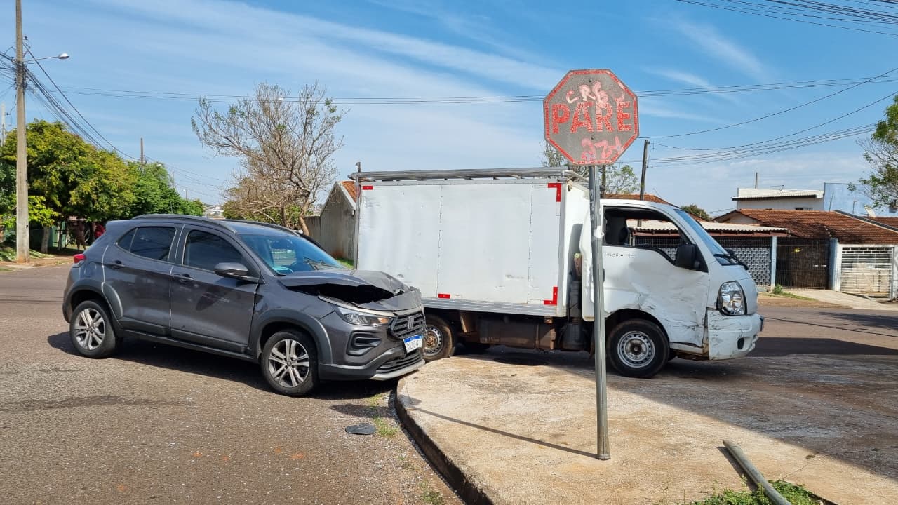 Forte colisão entre Fiat Pulse e caminhão é registrado no Santa Cruz Forte colisão entre Fiat Pulse e caminhão é registrado no Santa Cruz