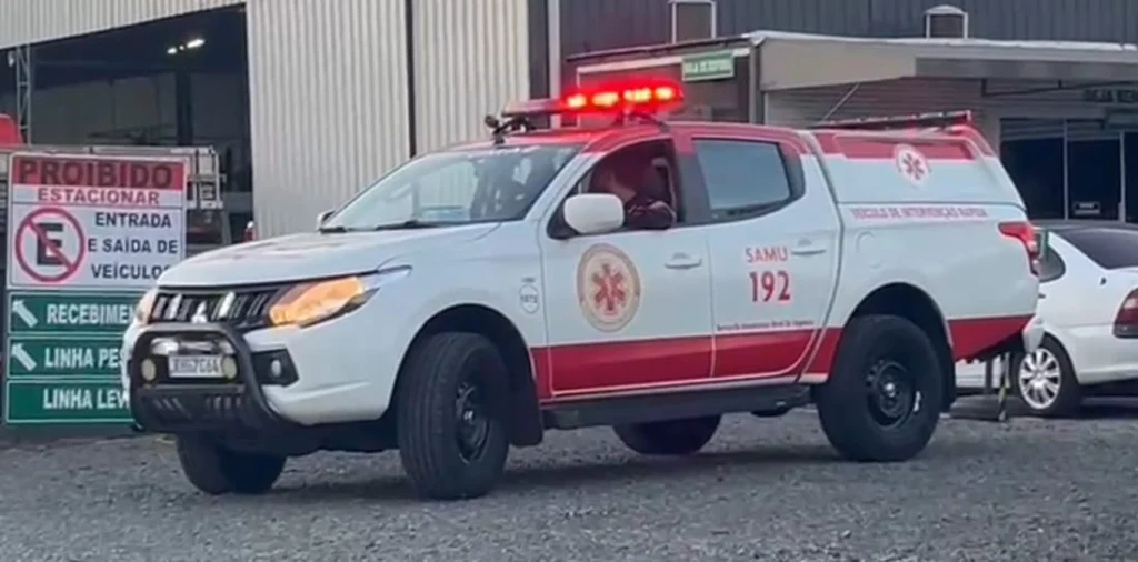Homem tem perna esmagada por caminhão durante trabalho em empresa no PR Homem tem perna esmagada por caminhão durante trabalho em empresa no PR