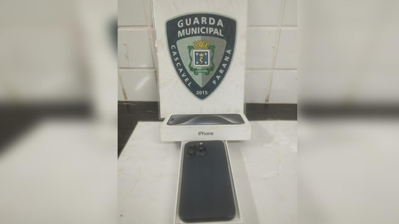 Celular furtado de trabalhador no Centro de Cascavel é recuperado pela Guarda Municipal Celular furtado de trabalhador no Centro de Cascavel é recuperado pela Guarda Municipal