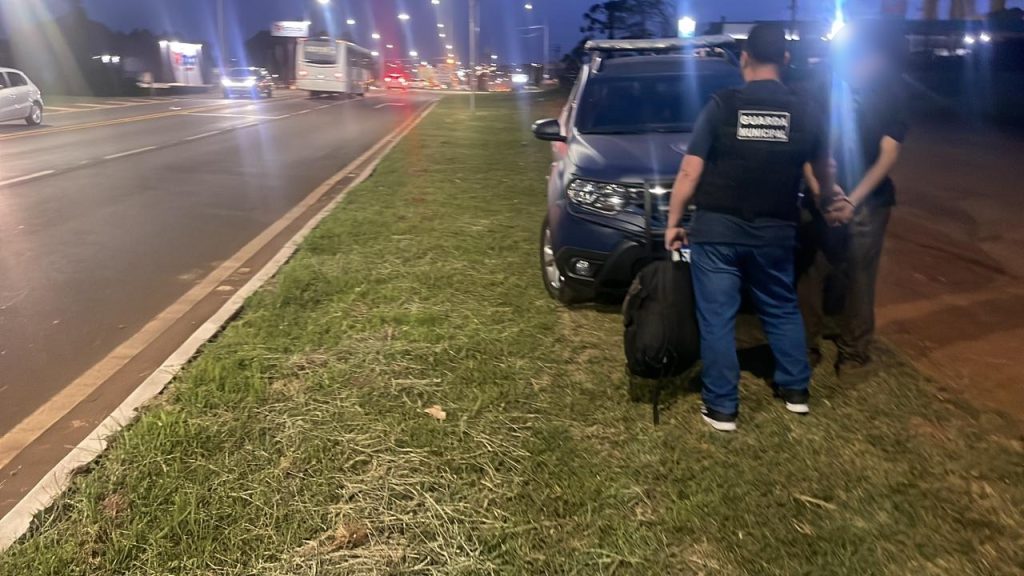 Homem que responde por homicídio é preso pela GM às margens da BR-277, em Cascavel