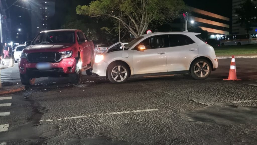 Ora e Ranger se envolvem em acidente na Avenida Brasil