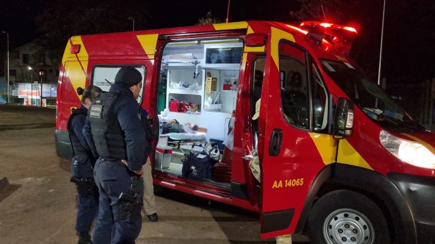 Briga entre andarilhos termina com homem ferido a tijoladas e agressor detido na rodoviária de Cascavel