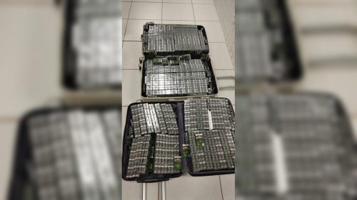 Contrabando de cigarros é apreendido em ônibus na Avenida Tancredo Neves