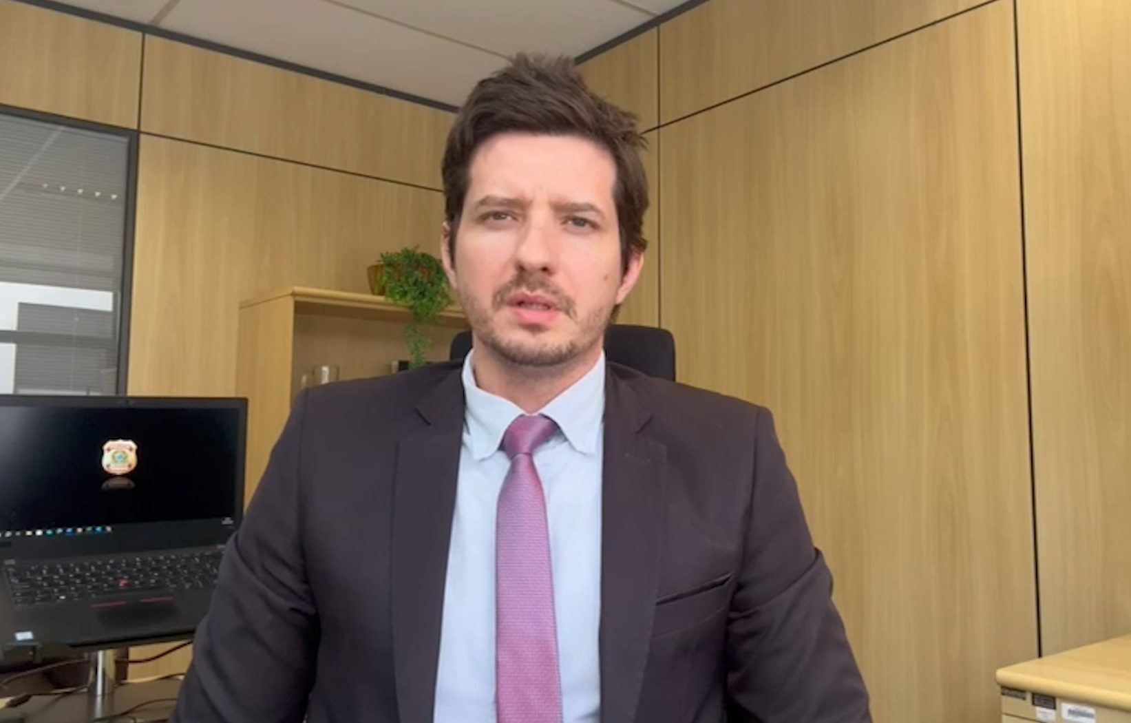 PF caça família do contrabando: celulares e cigarros ilegais cruzam fronteira