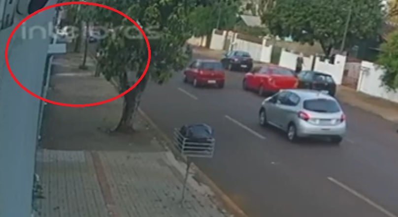Câmera flagra Toro tombando em acidente no São Cristóvão