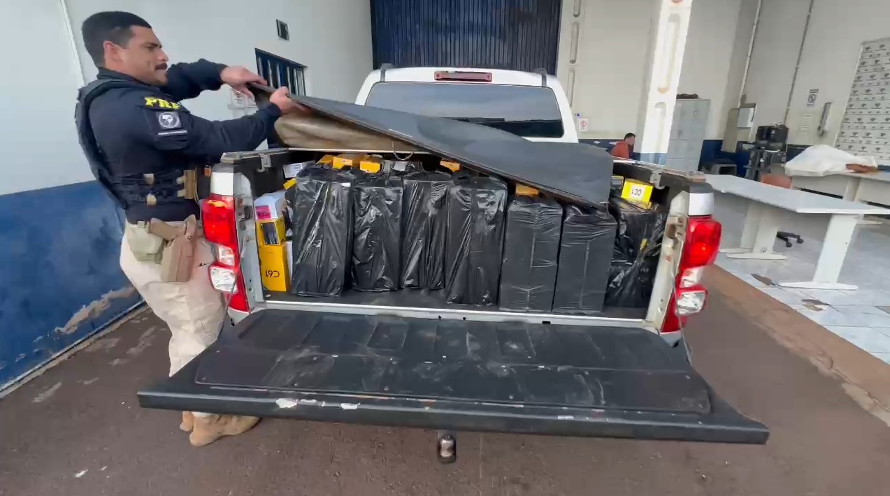 PRF apreende cerca de 700 celulares em caminhonete na BR-277 em Cascavel