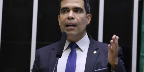 Deputado alvo da PF diz que destinou recursos para cesta básica Imagem referente a Deputado alvo da PF diz que destinou recursos para cesta básica
