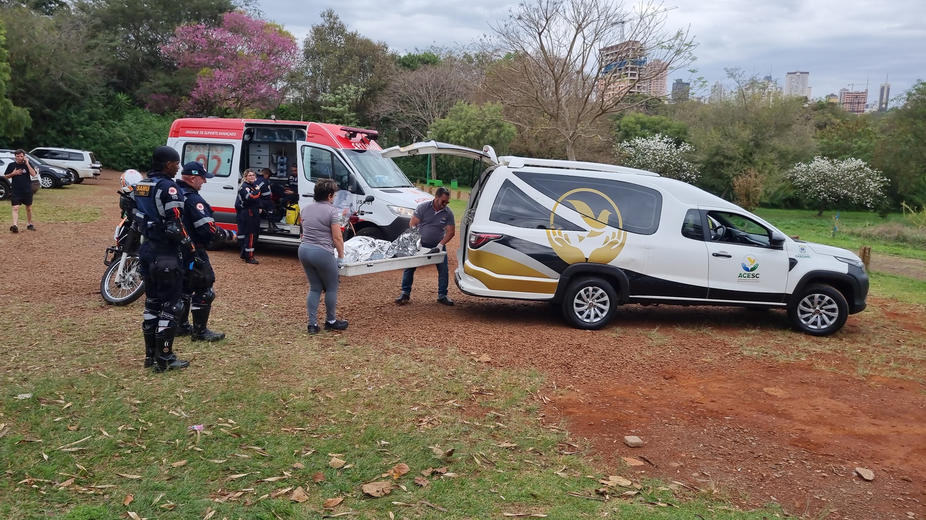 Acesc recolhe corpo de homem que morreu no Parque Vitória em Cascavel