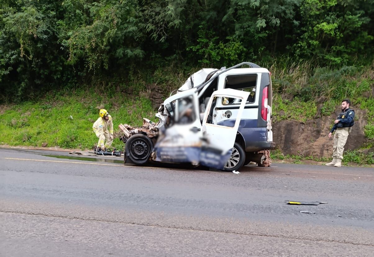 Carro de empresa da Região Oeste se envolve em gravíssimo acidente na BR-163