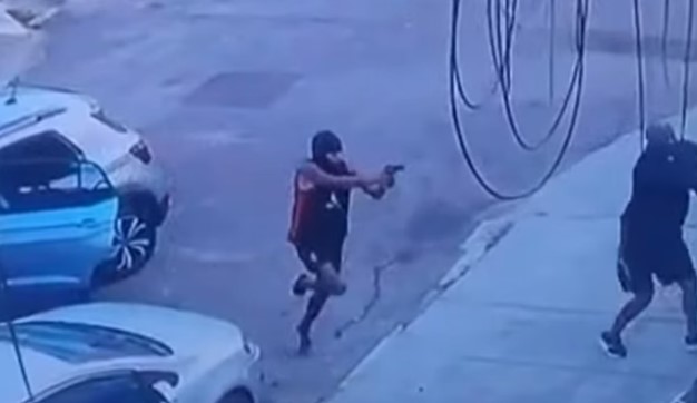 Marmelada de banana: “saci do crime” assalta pulando em uma perna só