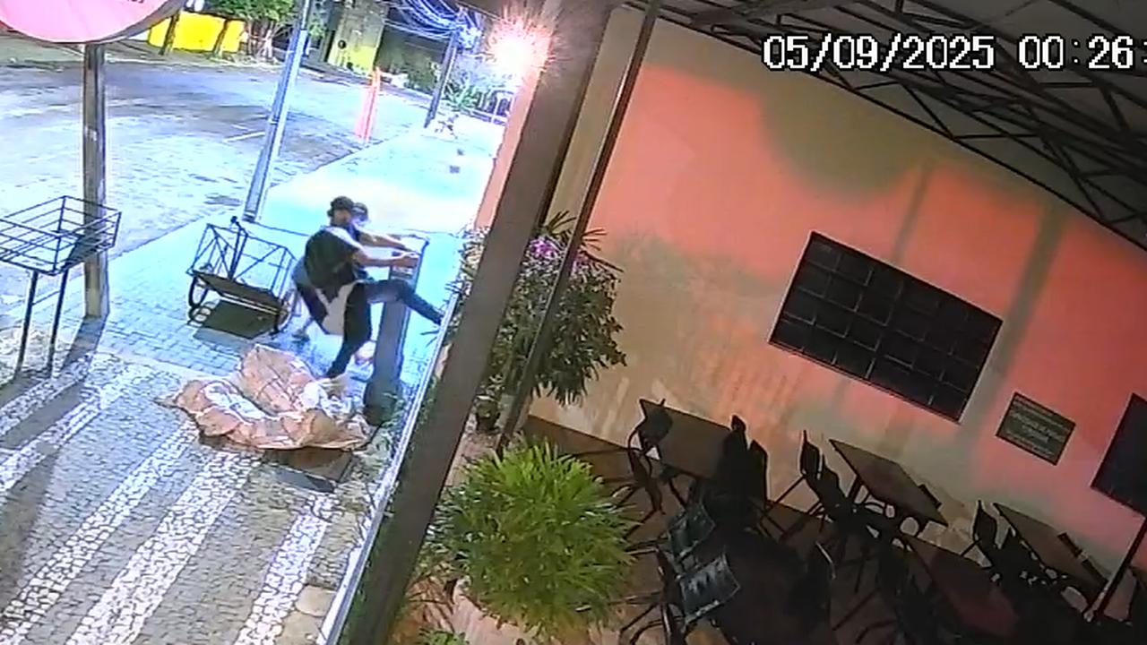 Indivíduos disfarçados de catadores de recicláveis são flagrados furtando em Cascavel