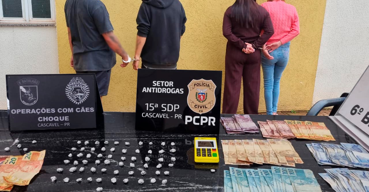 Ação de combate ao tráfico de drogas termina com quatro adultos e uma adolescente encaminhados à Delegacia Ação de combate ao tráfico de drogas termina com quatro adultos e uma adolescente encaminhados à Delegacia