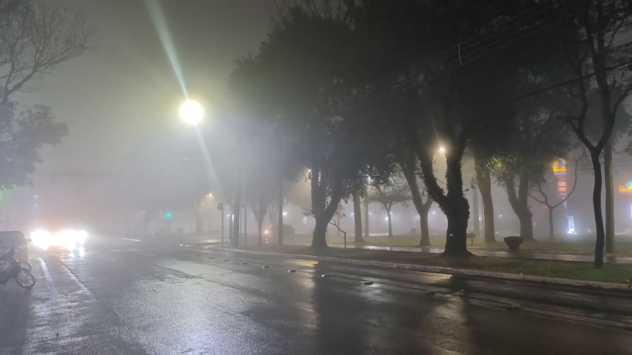 Nevoeiro em Cascavel transforma cidade em Silent Hill da vida real