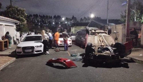 Sem CNH, jovem capota carro e é preso após tentativa de fuga; Veja o vídeo