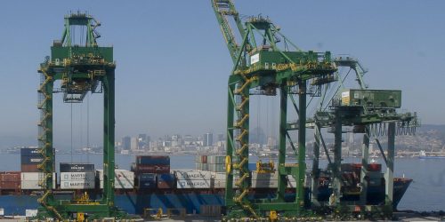 Tentativa de negociação e defesa da soberania marcam 1 mês de tarifaço Imagem referente a Tentativa de negociação e defesa da soberania marcam 1 mês de tarifaço