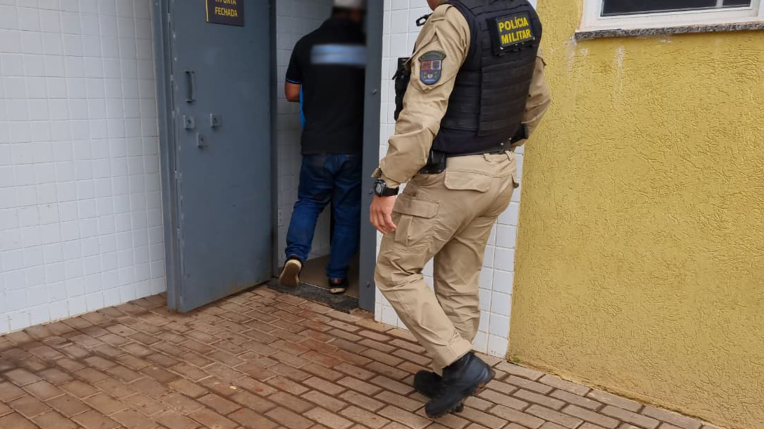 Condutor do Siena envolvido em acidente é detido pela PM após receber alta hospitalar em Cascavel