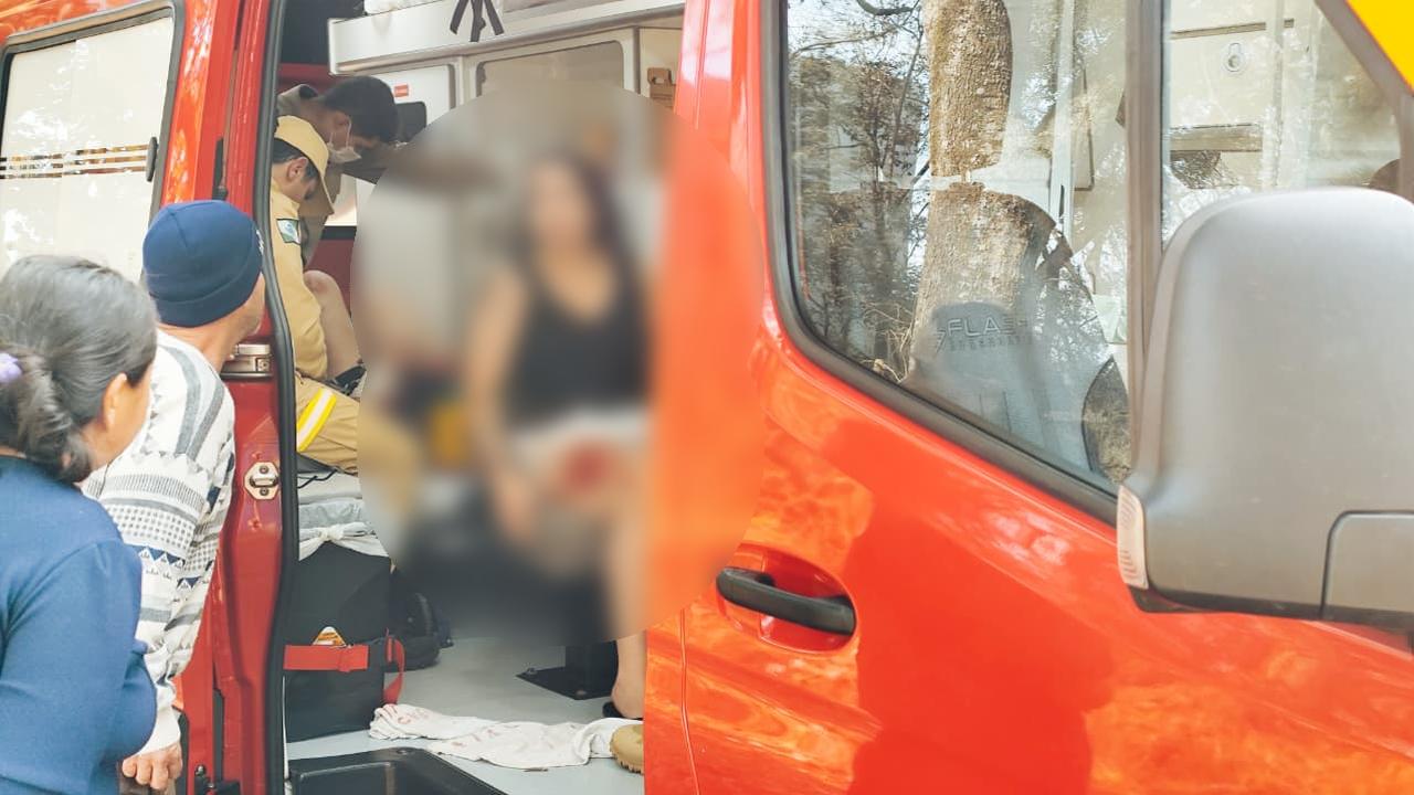 Irmãs sofrem acidente de moto na Rua Tomaz Edison e ficam feridas