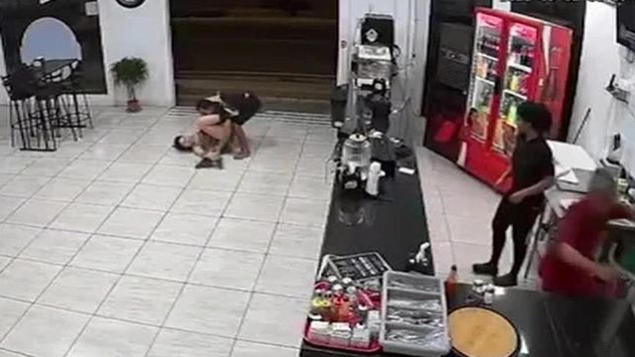 Ladrão invade restaurante, mas é rendido por mulher com golpe de jiu-jitsu