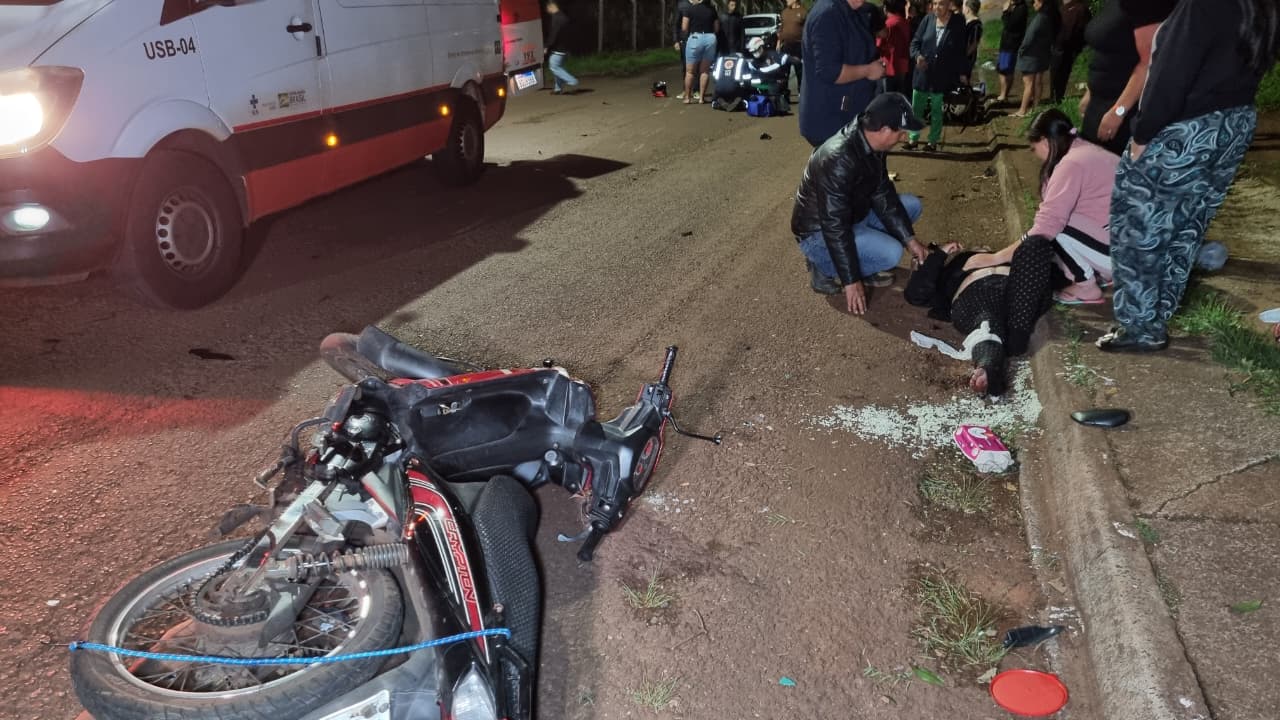 Grave acidente de trânsito entre duas motos é registrado na Rua Leonardo da Vinci