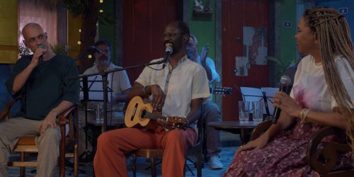 Imagem referente a Samba na Gamboa: roda do Poeira Pura mescla hits do gênero e bate-papo
