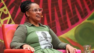 Conversa com o Autor estreia série de entrevistas gravadas na Flip Conversa com o Autor estreia série de entrevistas gravadas na Flip