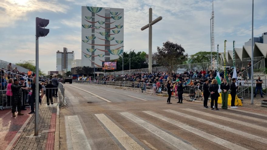 Desfile da Independência reúne mais de 12 mil pessoas em celebração aos 203 anos do Brasil