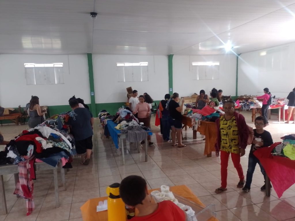 Bazar beneficente no feriado agita a comunidade do Bairro Periolo e região