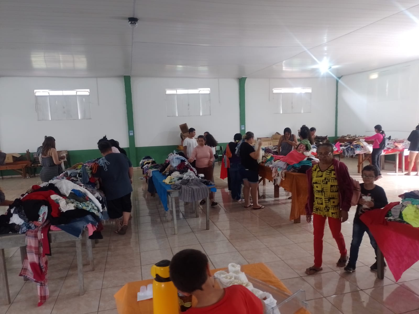 Bazar beneficente no feriado agita a comunidade do Bairro Periolo e região