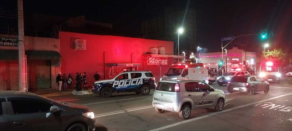 Por dívida de drogas, vulgo “Totó” mata jovem a facadas; Polícia é hostilizada ao isolar a área