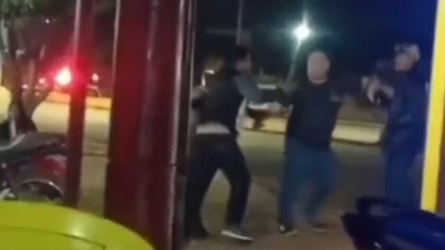 Homem é esfaqueado em bar e morre no hospital; Vídeo mostra confusão