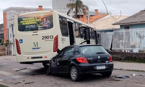 Mulher morre após violenta colisão entre carro e ônibus neste domingo de Independência
