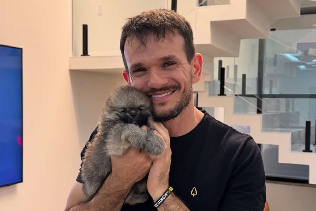 Fenômeno da internet: Padre Patrick faz sucesso e revela como lida com críticas e “cantadas”