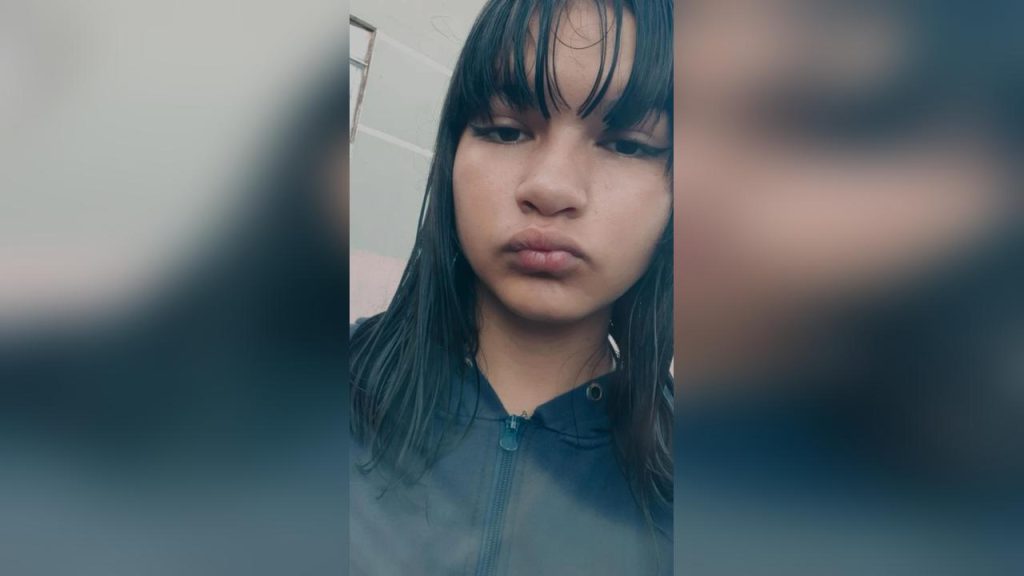Menina de 12 anos some após sair para buscar mochila na casa da amiga