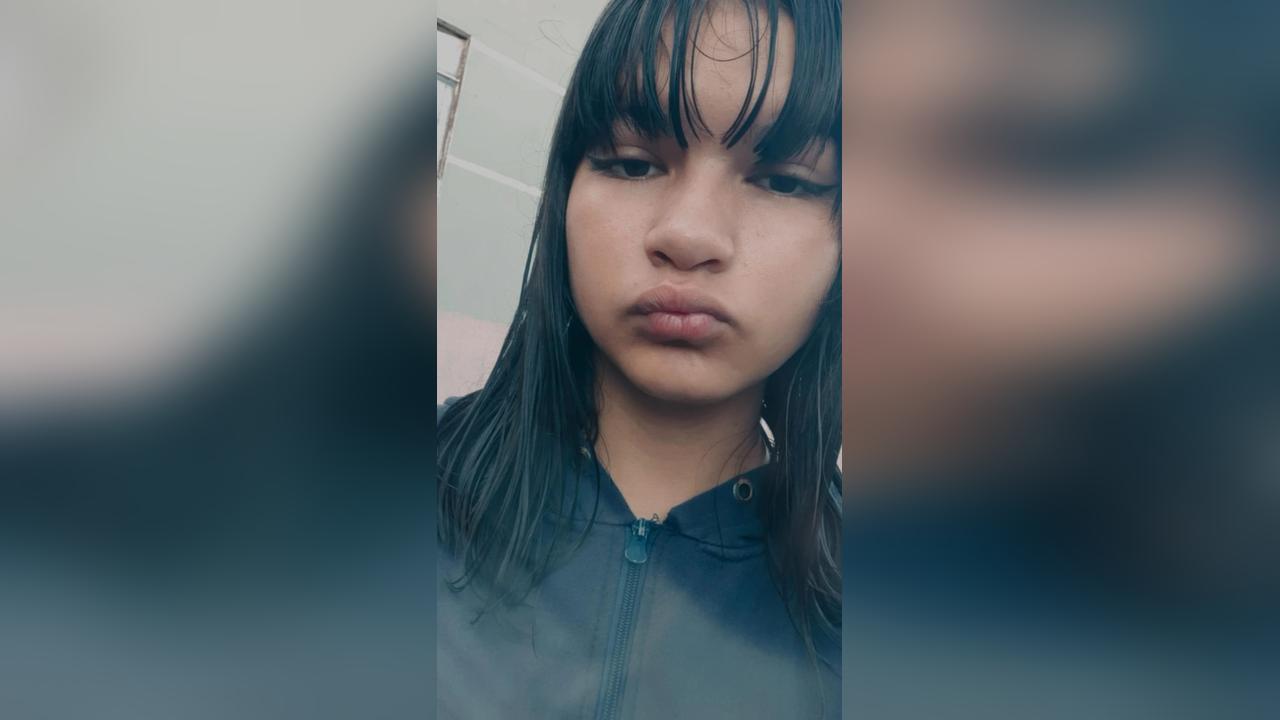 Menina de 12 anos some após sair para buscar mochila na casa da amiga