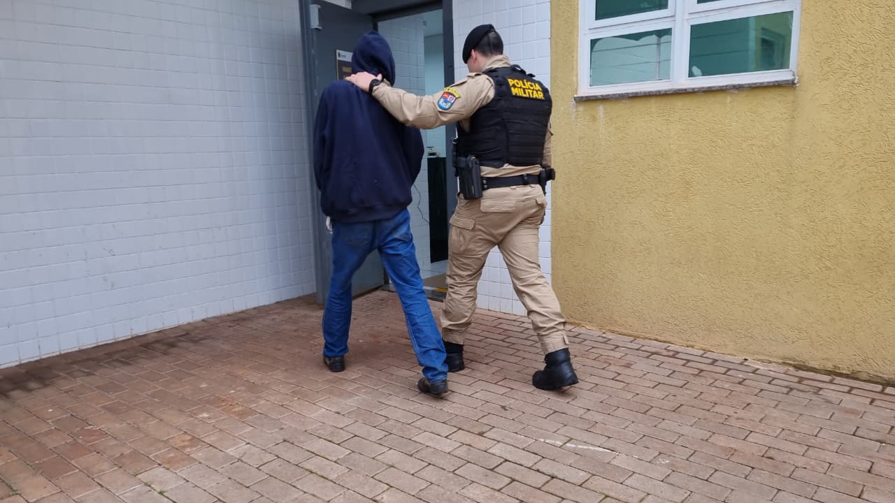 Marido alterado é preso no Santa Cruz após agredir esposa em Cascavel