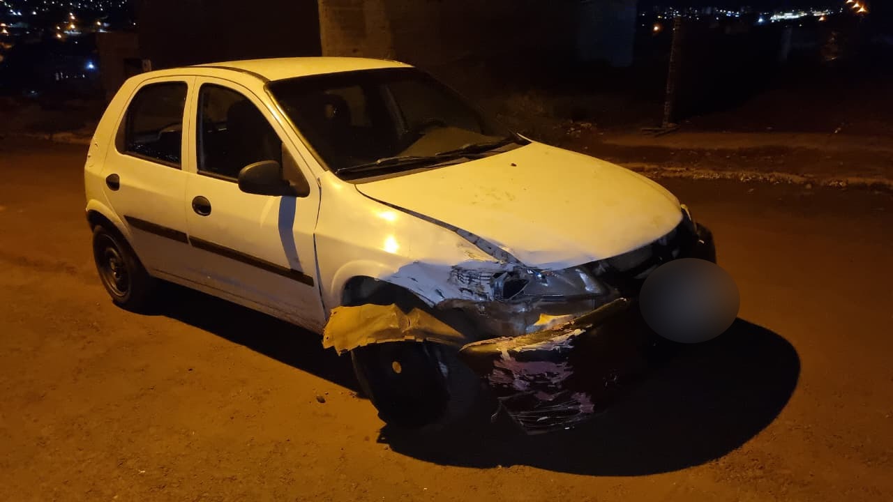 Motorista foge após bater em carro e atropelar gato em Cascavel
