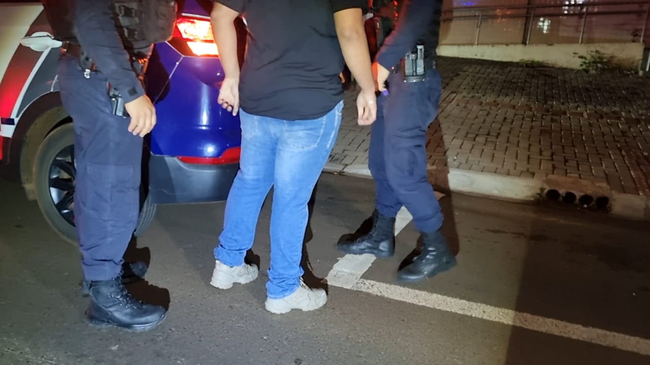 Jovem embriagado é preso após quase causar acidente durante atendimento do Siate