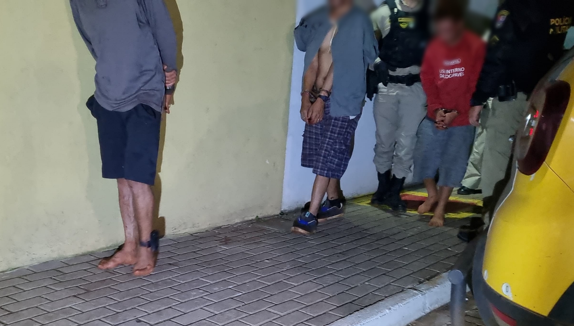 Trio "sofre" na mão de populares após arrombar residência em Guaraniaçu
