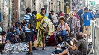 Caminhos da Reportagem mostra conflitos na Cracolândia em São Paulo