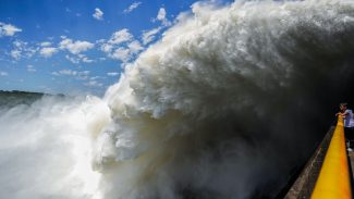 Hidrelétrica de Itaipu chega ao marco de 3,1 bilhões de MWh produzidos Hidrelétrica de Itaipu chega ao marco de 3,1 bilhões de MWh produzidos