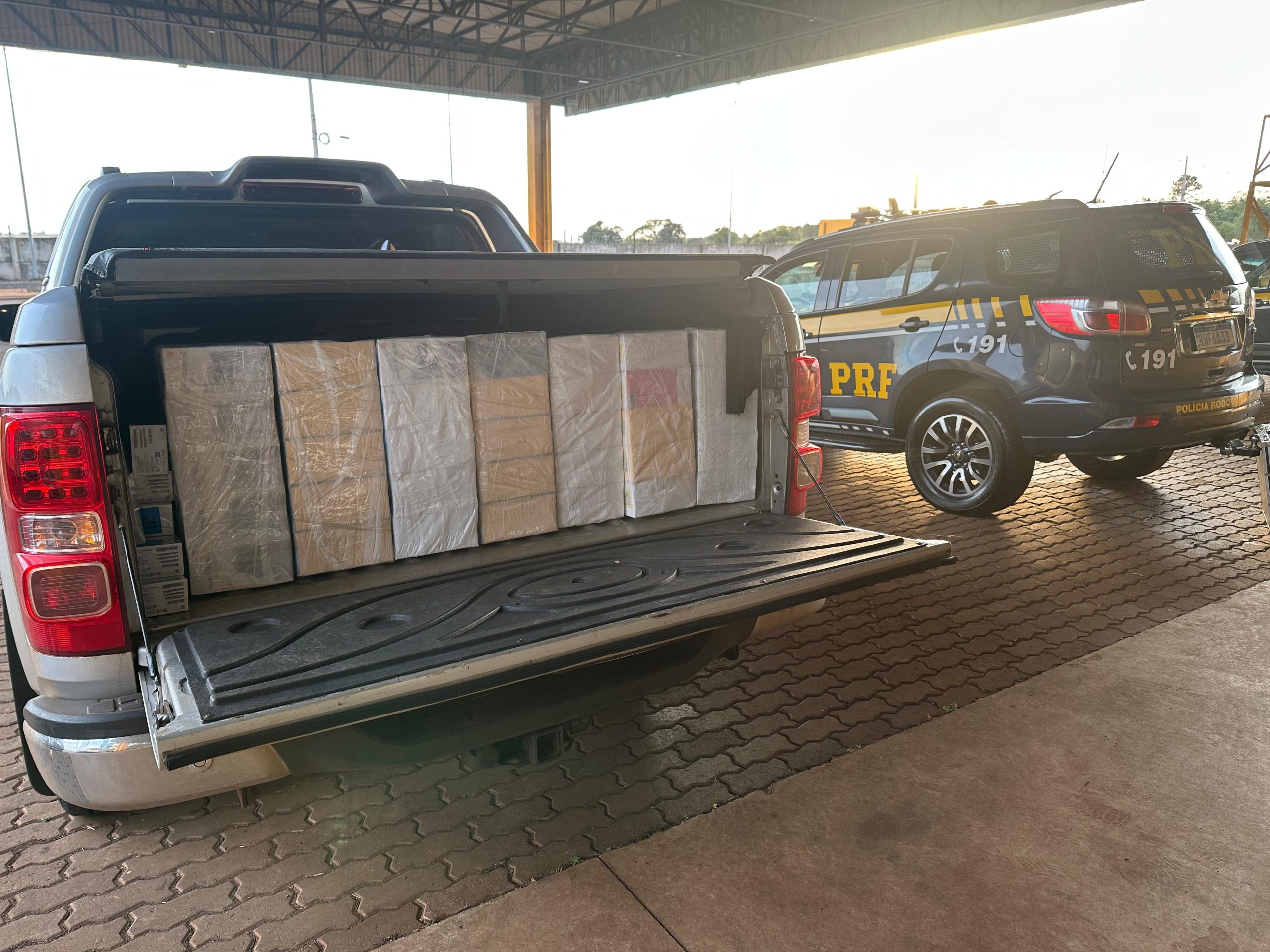 PRF flagra jovem com 700 celulares contrabandeados na BR-277 em Cascavel