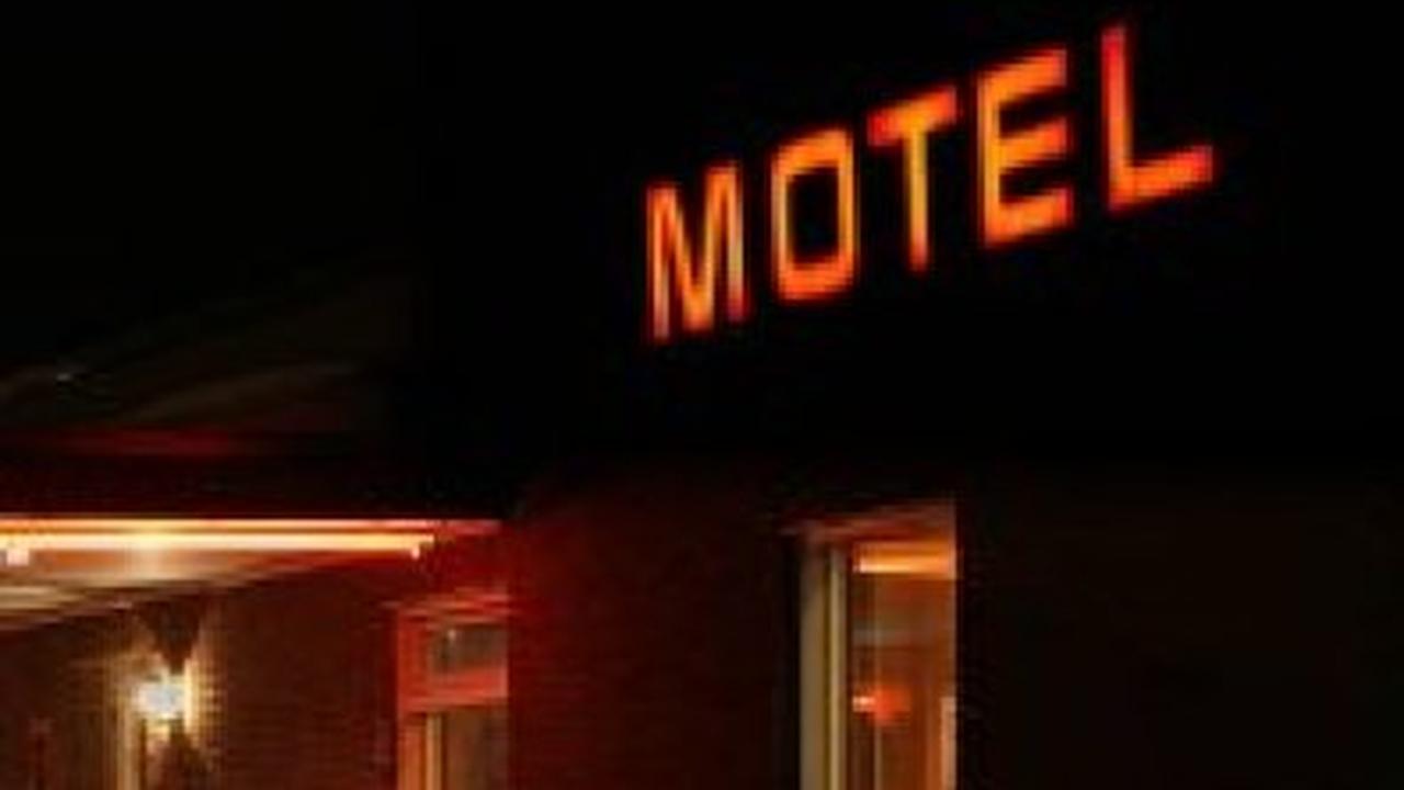 Idoso de 63 anos é encontrado morto em quarto de motel Idoso de 63 anos é encontrado morto em quarto de motel