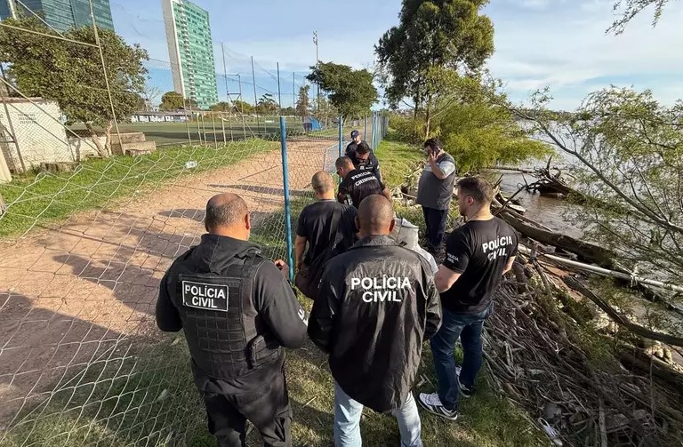 Pernas humanas e pé são encontrados pela polícia em Porto Alegre Pernas humanas e pé são encontrados pela polícia em Porto Alegre