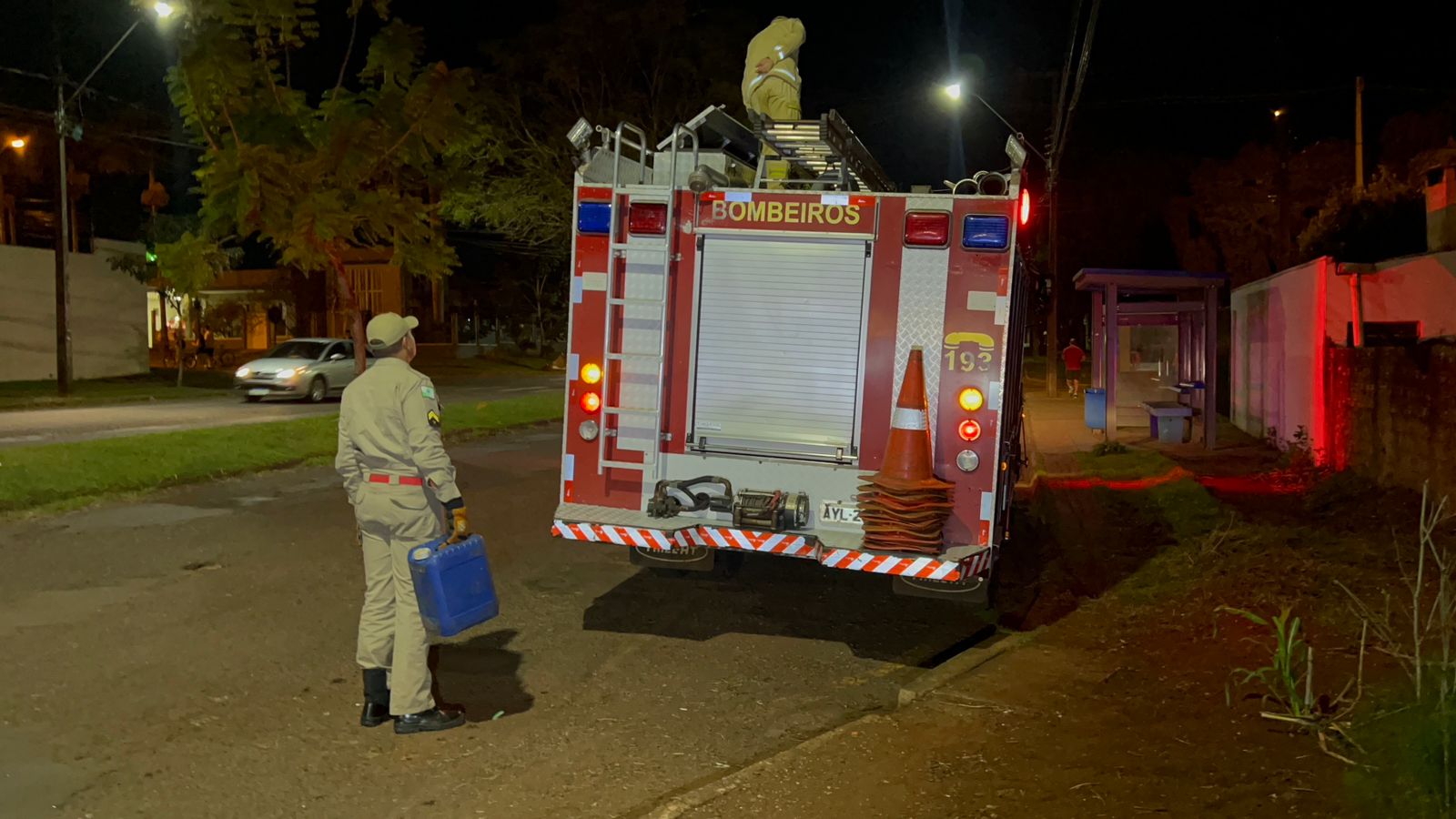Bombeiros são mobilizados para capturar cobra no Bairro Pacaembu