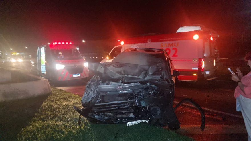 Fiat Toro e carreta se envolvem em forte batida na BR-277 em Santa Tereza do Oeste