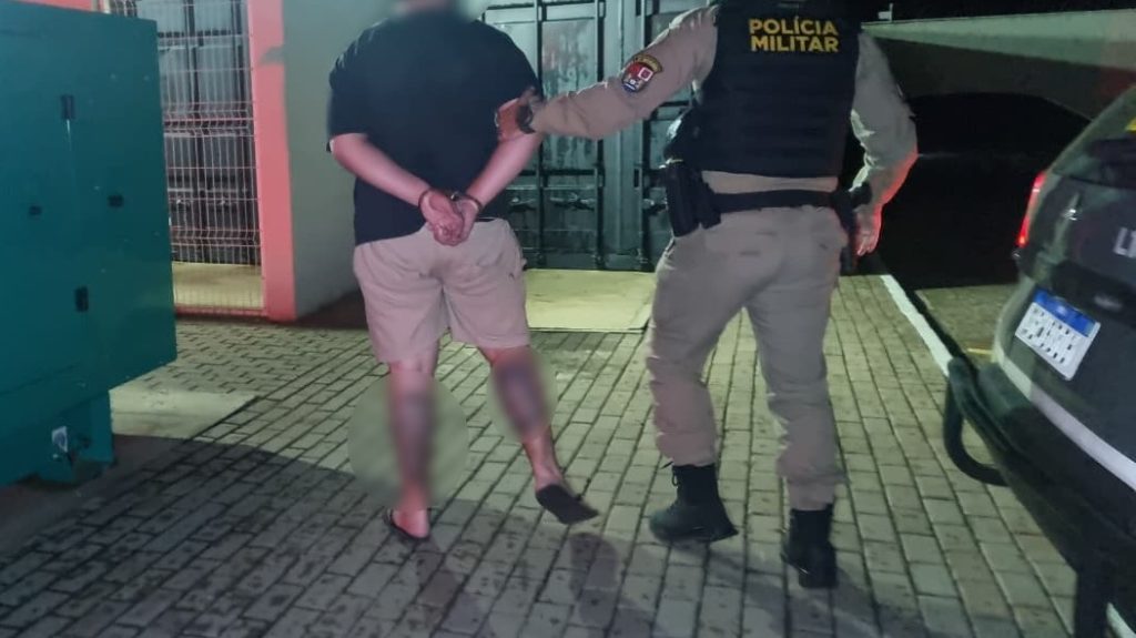Em ação contra o tráfico, PM detém homem e apreende veículo em Cascavel