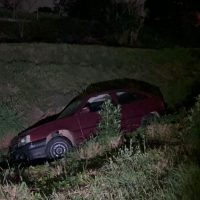 Imagem referente a Saída de pista: Kadett cai em canaleta às margens da PRc-467 em Cascavel