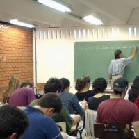 Imagem referente a Ensino superior no Brasil pode mais que dobrar salário