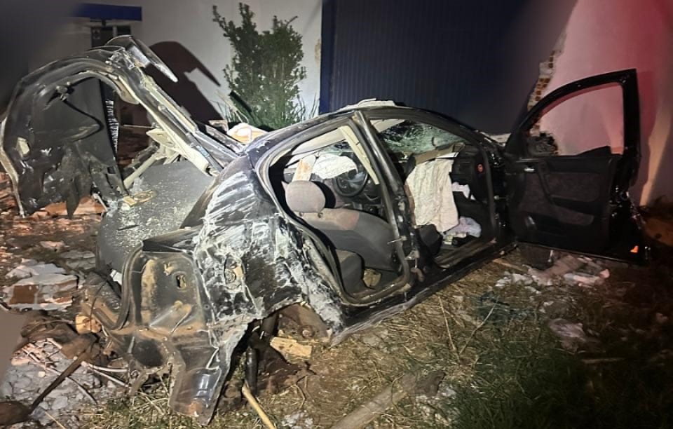 Astra fica destruído após acidente cinematográfico em Umuarama